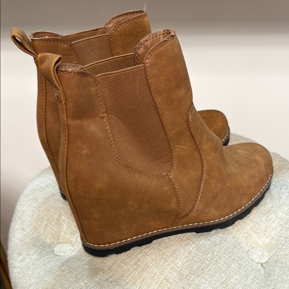 Universal Thread Tan Wedge Shoes - Picture 3 of 8